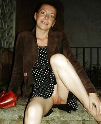 Mature Upskirt