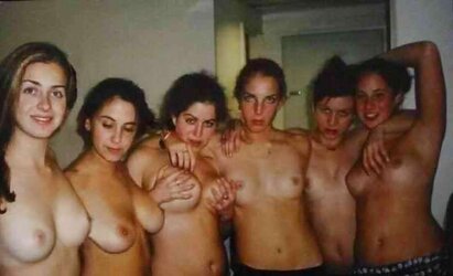 TEENAGERS SHOWING THEIR BREASTS