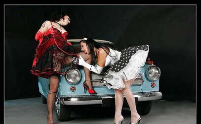 ASN Wonderful model EVE enjoys lezzies