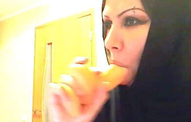 Jamila from UAE