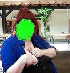 Weit offene Blusen