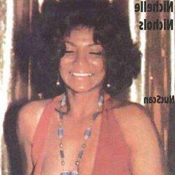 Nichelle Nichols ( Lieutenant Uhura )