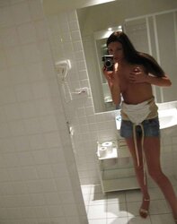Uber-Sexy Lean Black-Haired Honey Selfshot