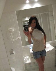 Uber-Sexy Lean Black-Haired Honey Selfshot