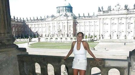 Areolas Knocker