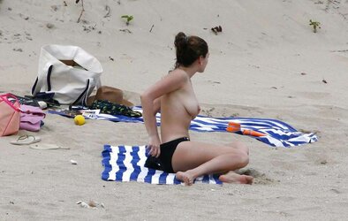 Kelly Brook Nude