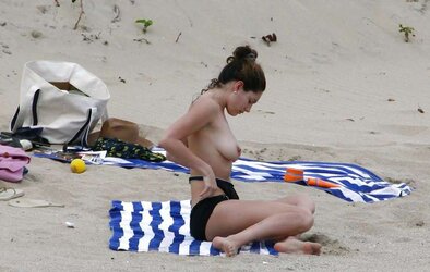 Kelly Brook Nude