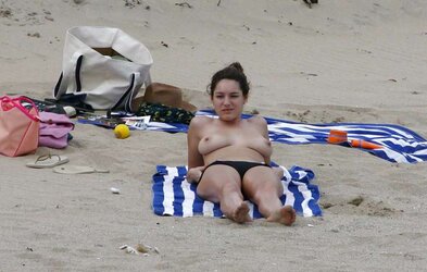 Kelly Brook Nude