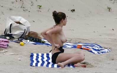 Kelly Brook Nude