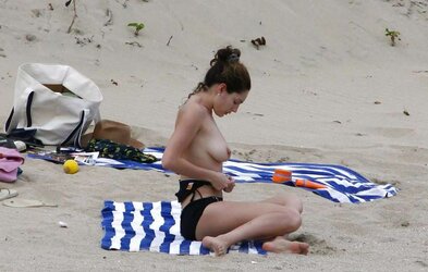 Kelly Brook Nude