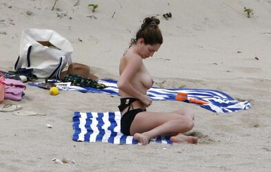 Kelly Brook Nude