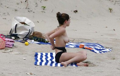 Kelly Brook Nude