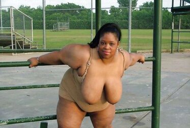 PLUMPER Mama Showing at the Park
