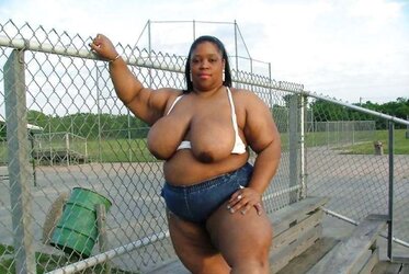 PLUMPER Mama Showing at the Park