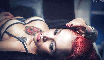 Tat models (chick) 15.
