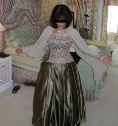 Arab can not determine what to wear