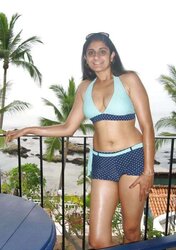 Desi femmes in swuimsuits
