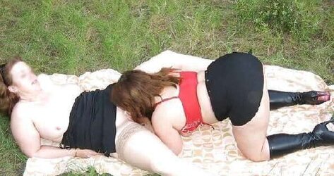 PLUMPER in girly-girl gig