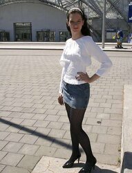Hotlegs-mini-skirt honey