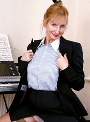 2 mature Office Femmes