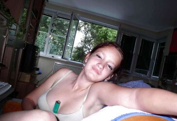 STUNNING WOMAN I