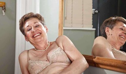 Mature Cutie - Dee