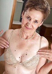 Mature Cutie - Dee