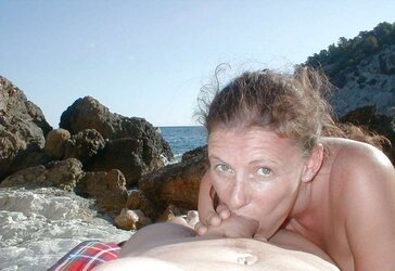 Les salopes baisent sur la plage