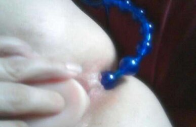 GEILE, KLEINE SCHLAMPE MIT RIESEN TITTEN