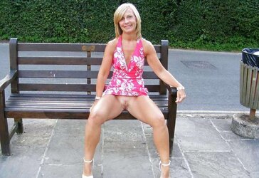 Mature Upskirt