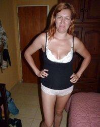 SLUTWIFE CAROLA