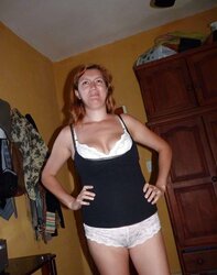 SLUTWIFE CAROLA