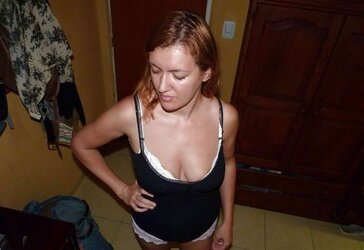 SLUTWIFE CAROLA