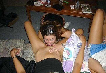 Inexperienced chicks gobbling each others fuckbox