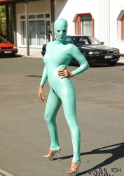 Hotrubberbabe Samantha in green spandex