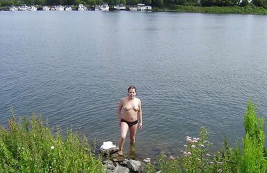 Nicole Berghaus aus Gelsenkirchen nackt outdoor