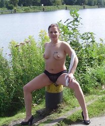 Nicole Berghaus aus Gelsenkirchen nackt outdoor