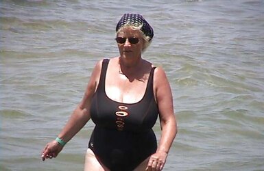 Impressive PLUMPER Granny
