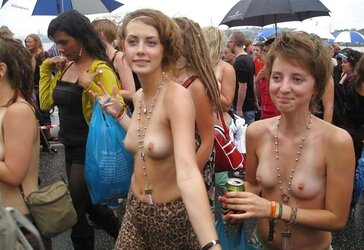 Nudists Naturists Public Outdoor Demonstrate