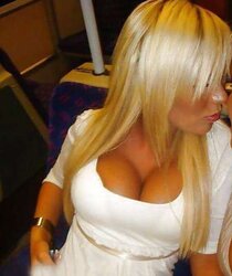 Mom tempts her daughter