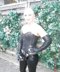 Strapon Domina Herrin BONDAGE & DISCIPLINE Miss Female Tina