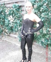 Strapon Domina Herrin BONDAGE & DISCIPLINE Miss Female Tina