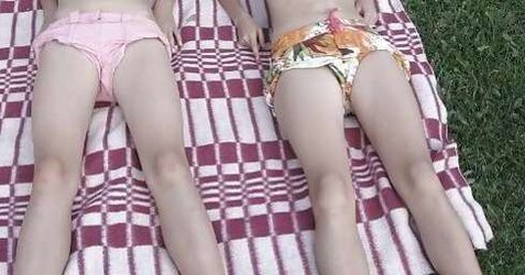 Gams, Hips and Ultra-Cute Soles
