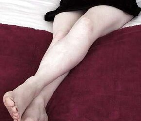 Gams, Hips and Ultra-Cute Soles