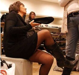 Spy on wemon in pantyhose