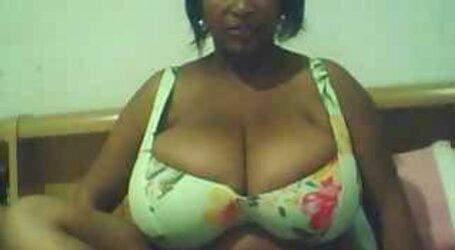 PLUMPER Porno starlet webcam shot