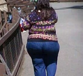 PLUMPLUV out and about.