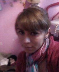 ARIANA PUTITA MODELANDO