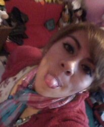 ARIANA PUTITA MODELANDO