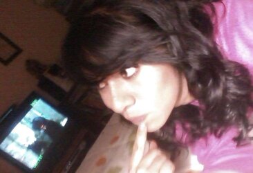 ARIANA PUTITA MODELANDO